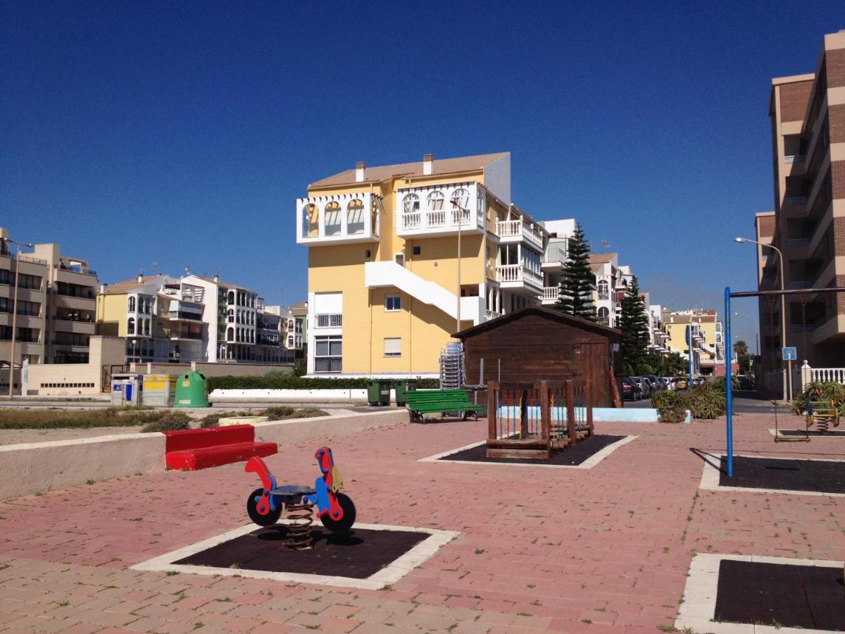 Apartment With Side Seaview 60 Meters From Sea تورّيفيِخا المظهر الخارجي الصورة