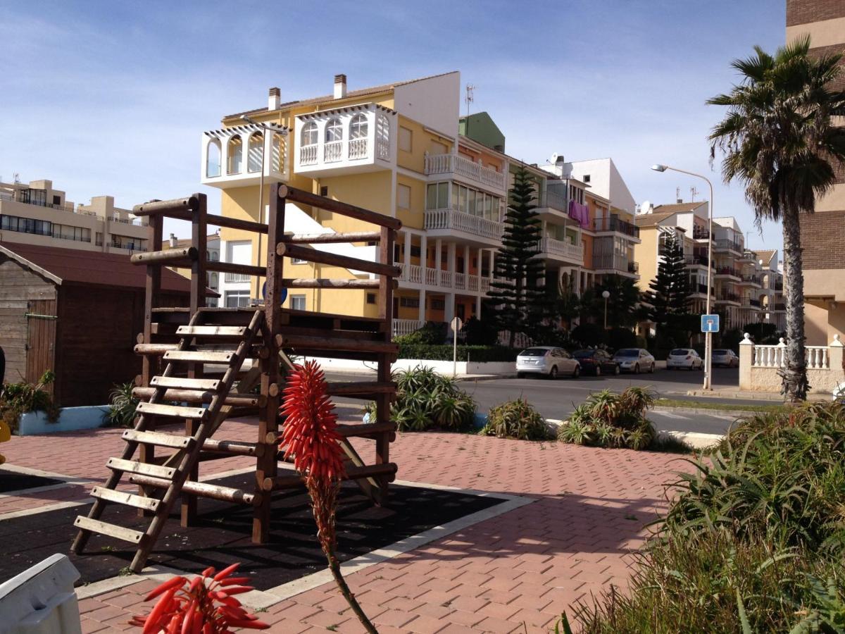 Apartment With Side Seaview 60 Meters From Sea تورّيفيِخا المظهر الخارجي الصورة